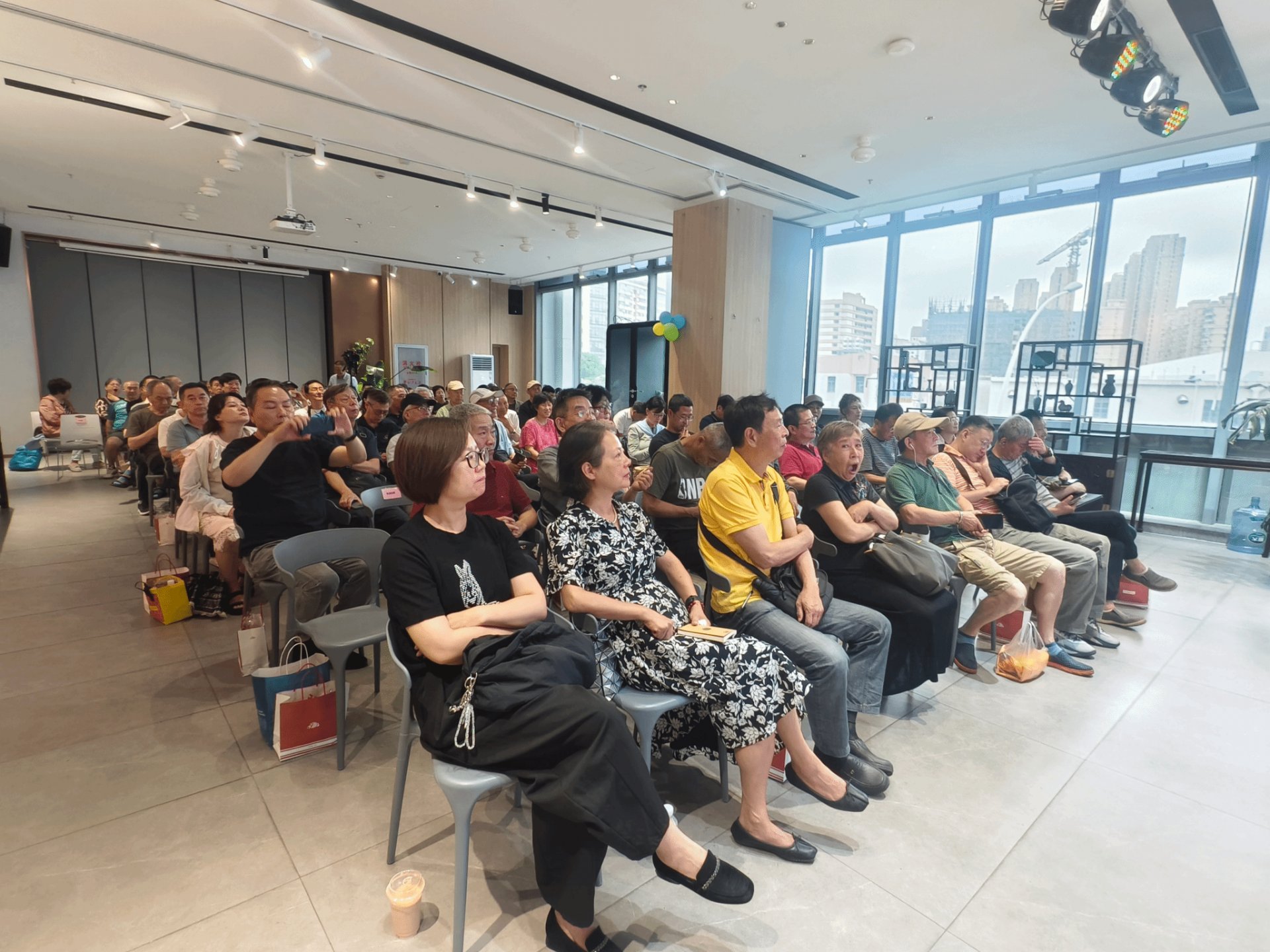 我来到新华博库